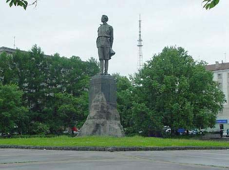 Памятник Максиму Горькому на пл.Горького